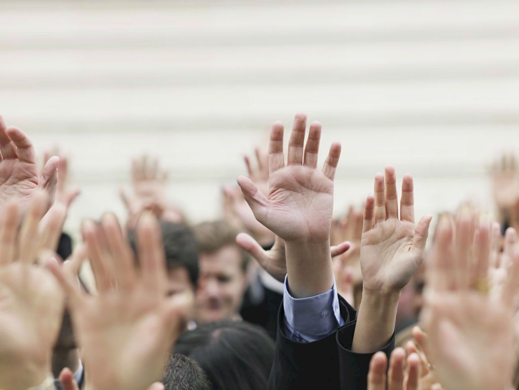 In einer Demokratie spielt die Gewaltenteilung die maßgebliche Rolle. "So oder so sind Exekutive und Legislative miteinander verschmolzen; denn beide stehen unter der Dominanz einer politischen Partei oder Koalition und fassen keine wirklich selbstständigen Entschlüsse". (Foto: moodboard/Clipdealer.de)