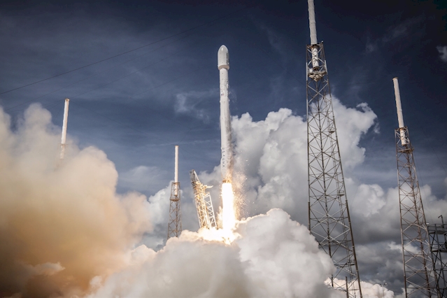 SpaceX Falcon 9 Rakete zur ORBCOMM OG2 am 14. Juli 2014. (Foto: SpaceX)