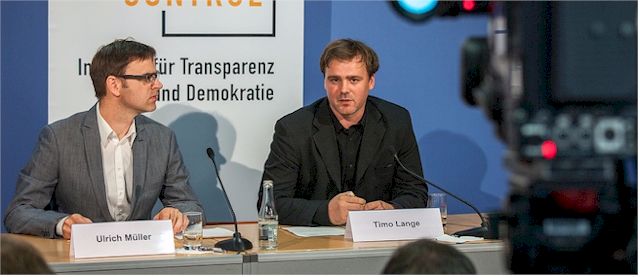 LobbyControl kritisiert die mangelhafte politische Diskussion zum rasanten Seitenwechsel von Poltikern (Fotos: Jakob Huber/LobbyControl) 