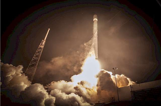 Start von Space Launch Complex 40 in Cape Canaveral Air Force Station, Florida am Sonntag, den 1. März 2015 um 10.50 Uhr ET.