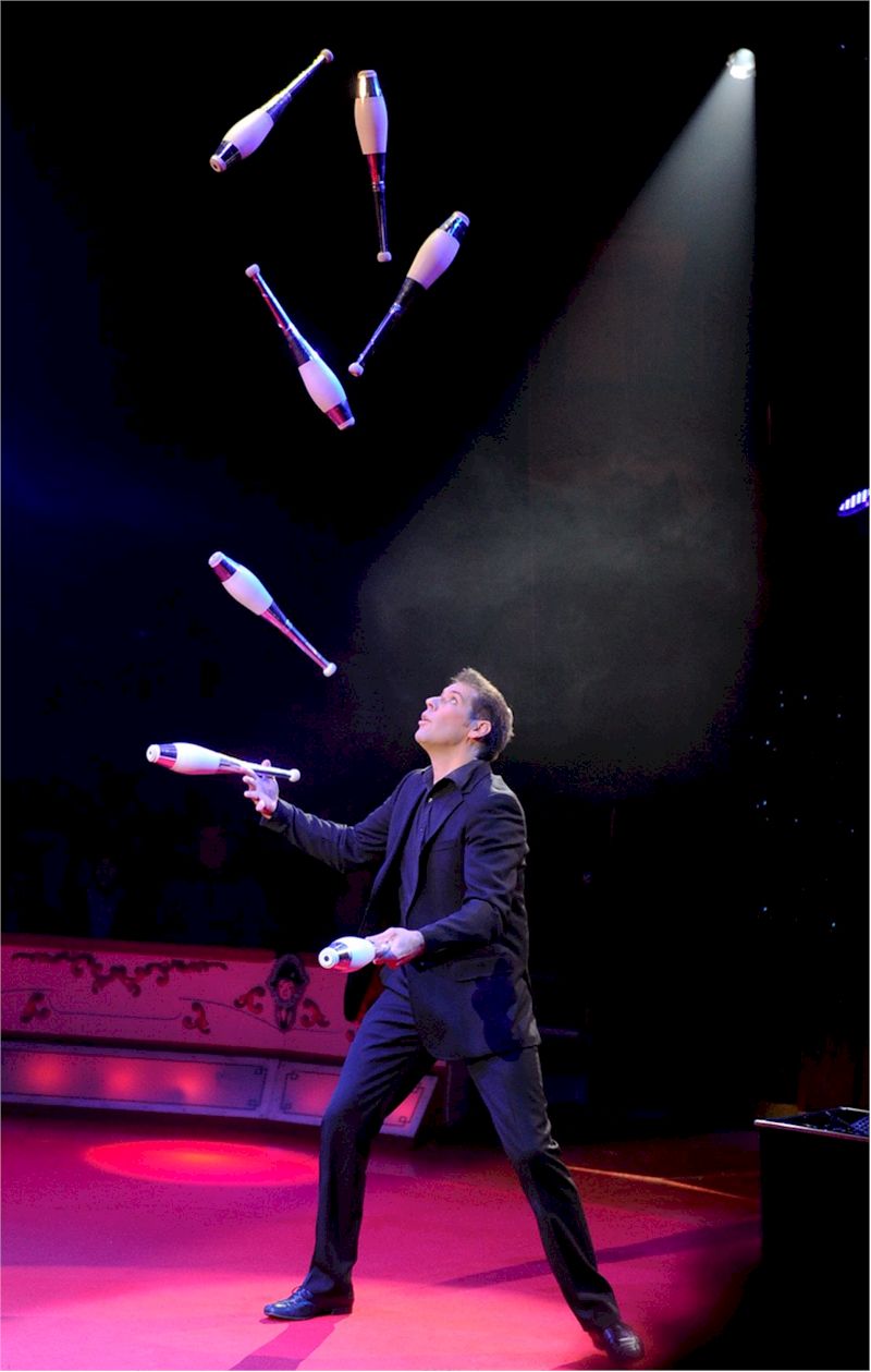 Jongleur Claudius Specht (Foto: Roncalli)