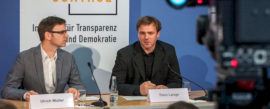 LobbyControl krikritisiert den laxen Umgang der Politiker mit Hausausweisen für Lobbyisten- (Foto: Jakob Huber/LobbyControl)